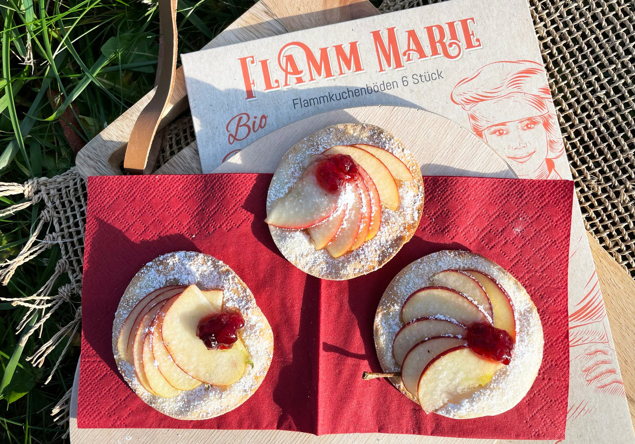 Flammkuchen “tartes” mit Apfel, Zimtzucker & Preiselbeeren – Flamm Marie Flammkuchen “tartes” mit Apfel, Zimtzucker & Preiselbeeren – Flamm Marie